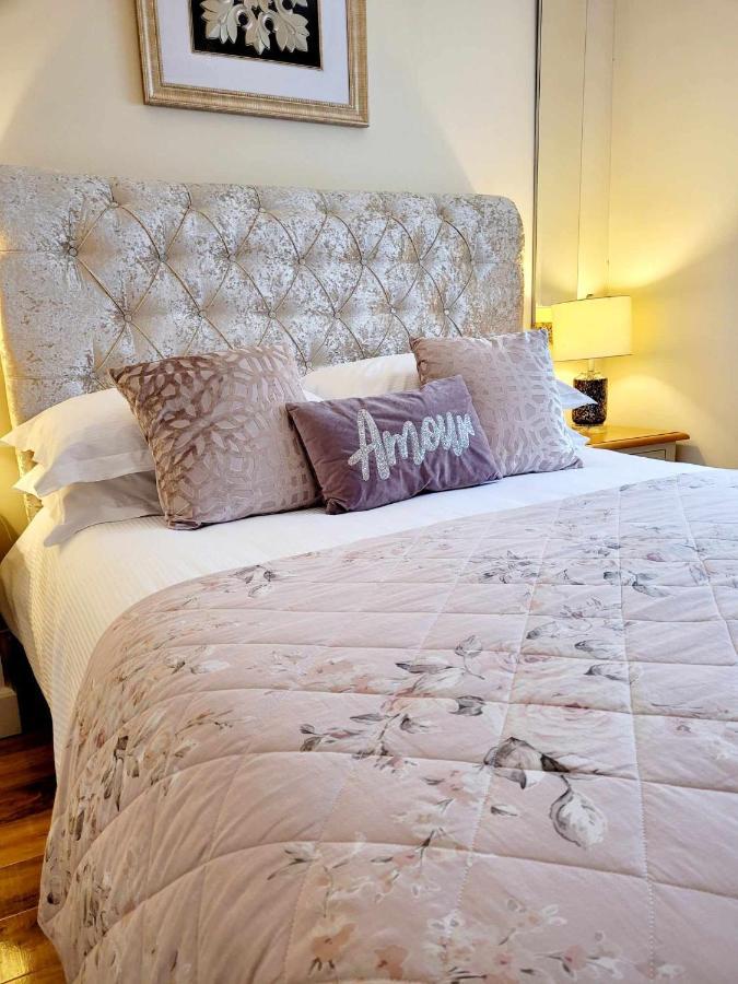 Apartment 1 Exquisite Two King Bedroom With En Suites - Close To The Town Centre, Rail, Airport And Theatre Ντάρλινγκτον Εξωτερικό φωτογραφία