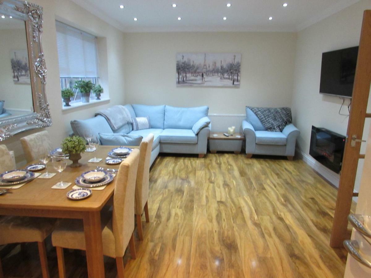Apartment 1 Exquisite Two King Bedroom With En Suites - Close To The Town Centre, Rail, Airport And Theatre Ντάρλινγκτον Εξωτερικό φωτογραφία